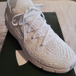 Under Armour Mens HOVR Phantom 2 Sneakers